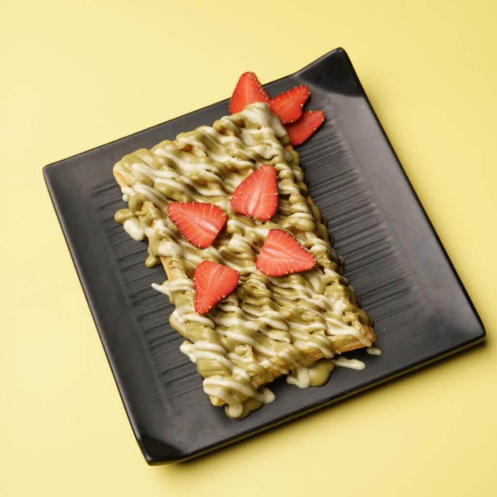 Fruir & Pistachio Waffle 