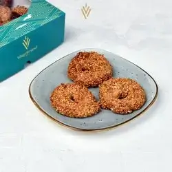Ghuraiba With Sesame