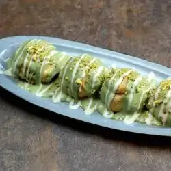 Pistachio Eclair