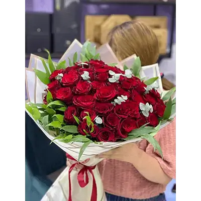 Bouquet Of Red Damask Flowers With Accessories, 30 Flowers