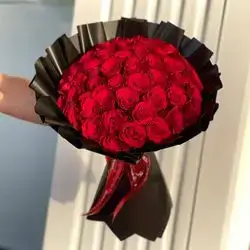 Natural Bouquets Of Red Roses
