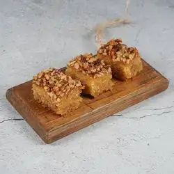 Syrian Harisa With Walnut