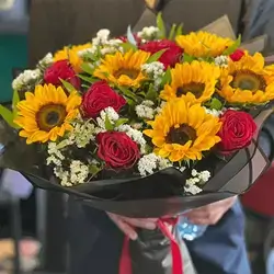 Bouquet Of Sunflowers And Roses 15 Flowers