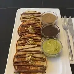 بانكيك مع ٣ صلصات خاصة