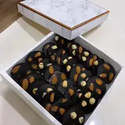 Vip Box Dark Chocolate With Nuts 24 Pieces
