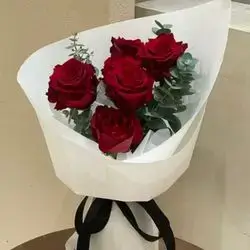 5 Roses With Green Accessories