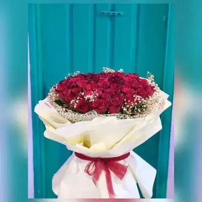 Coordinated Imported Red Rose Bouquet – 60 Flowers