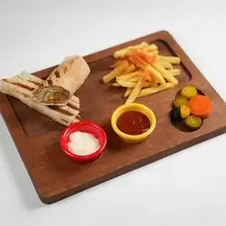 فلافل بالخبز + بطاطا مقلية