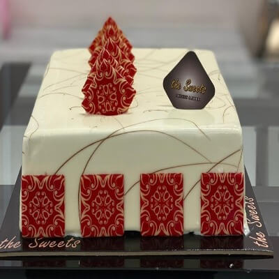 Square Shaped White Chocolate Cake (12 Person)
