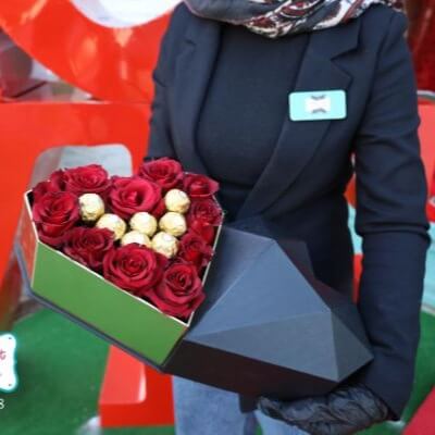 Box with 7 Ferrero  12 Rose Flower
