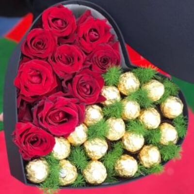 Box of 9 Rose Flower with 18 Ferrero Sweets