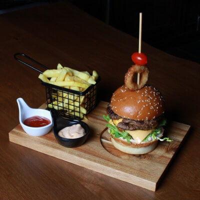 Fellaw Cheese Burger