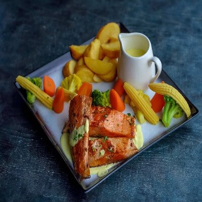 Salmon with cream and lemon