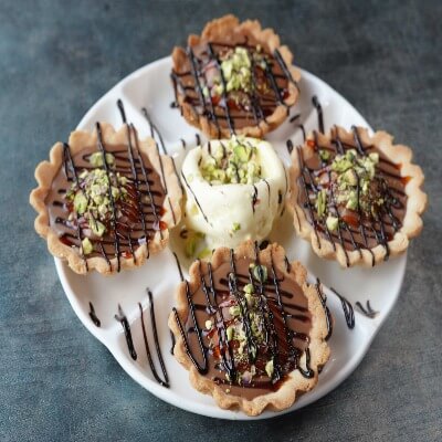 Tart chocolate and caramel