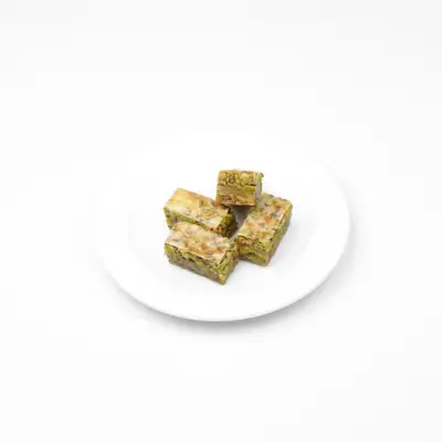 Zaeem Baklava with Pistachio 1/2 kg