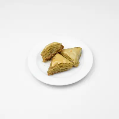 Triangle Baklava With Pistachio 1/2 Kg