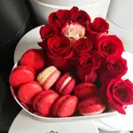 Box Of Natural Roses With The Addition Of Macaron Pieces In Different Flavors