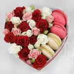 Box Of Natural Roses With The Addition Of Macaron Pieces In Different Flavors
