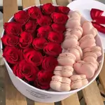 Box Of Natural Roses With The Addition Of Macaron Pieces In Different Flavors