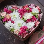 Box Of Natural Roses With The Addition Of Macaron Pieces In Different Flavors