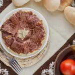 Hommos With Beef Shawarma