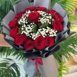 Natural Bouquets Of Red Roses