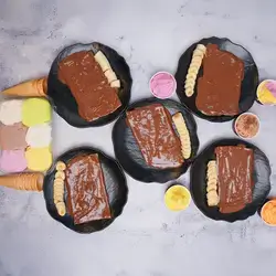 5 half crepe chocolate + 1 kg machine ice cream 