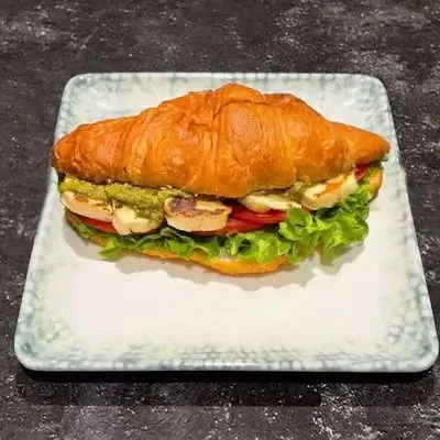 Halloumi Croissant