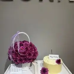Cake & Flowers (4 Persons Cake)