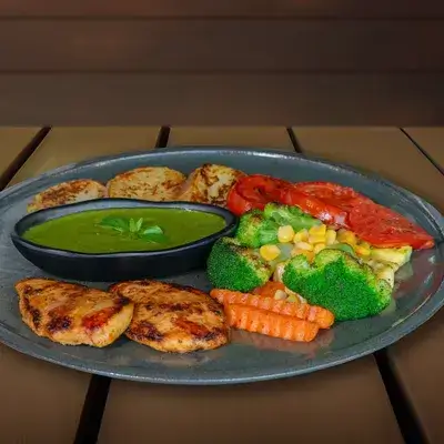 Chicken Pesto Platter 449 Calories