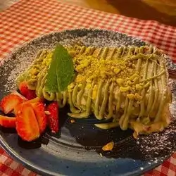 Crepe With Dubai Sauce