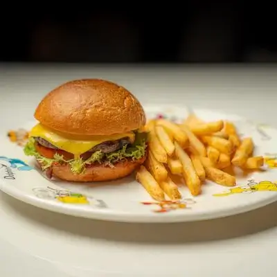 Kids Burger with Fries