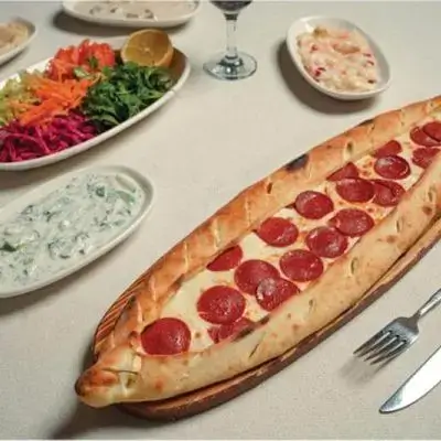 Pepperoni Pide