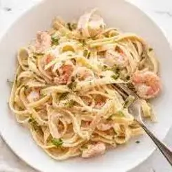 Fettuccine Alfredo Pasta With Shrimp
