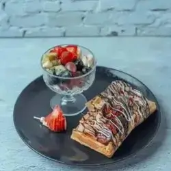 Waffle With Fruit