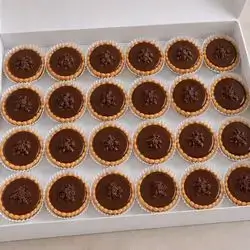 Chocolate mini tart box