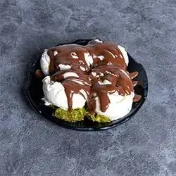 Walnut Baklava Tashrib, Pistachio Dondurma, Nutella Sauce