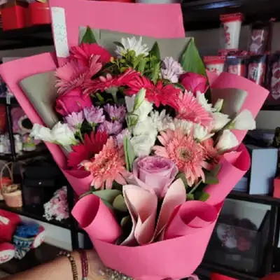 White Daudi Pink Rose Gerbera Pink David Purple Accessories Xenoni Packaging With Pink