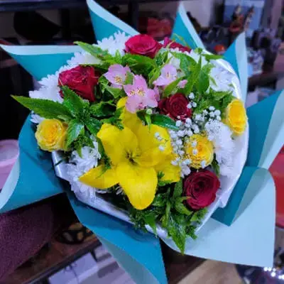 Yellow Lily Rose Sharabi (Dark Pink) Yellow Rose White Daudi Gypsophila Alstroemeria Pink Accessories Cheddar Packaging