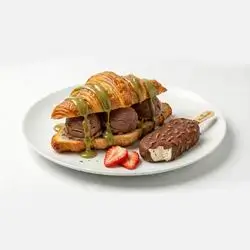 lcecream croissant pistachio sauce