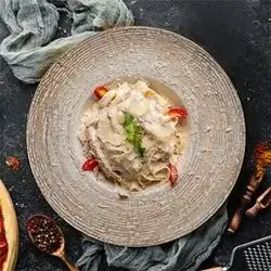 Fettuccine Alfredo