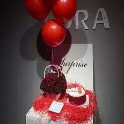 Large Gift Box (Cake 8 Persons, Flower Bag, Balloons)