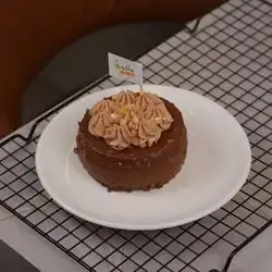 Chocolate And Pistachio Crunchy Cake
