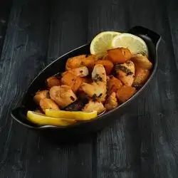 Chicken Pottery With Fries