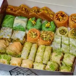 پاقڵاوەی فستق حەلەبی تێکەڵ بە ڕۆنی حور