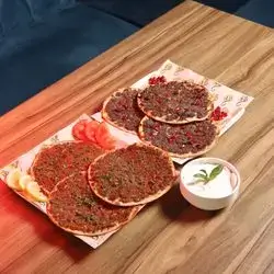Lahm Bi Ajeen Meal