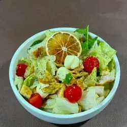Chicken Caprese-Style Bocconcini Salad