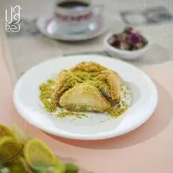 Triangle pistachio Baklava