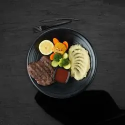 Beef Steak With Mashed Potato (552 Cal | P:44G)