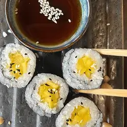 Mango Kimbap (4 pieces)